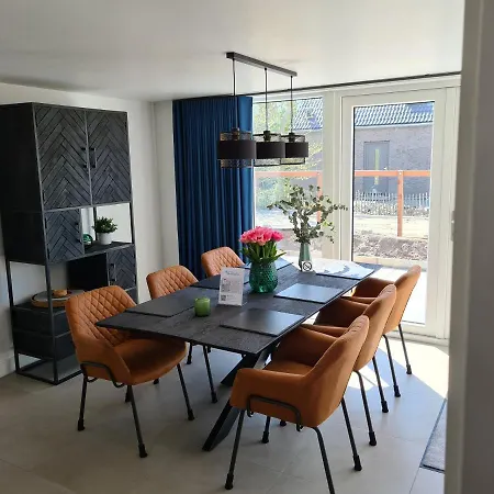 76 Op Recreatiepark De Wielen Villa