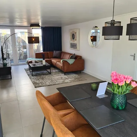 76 Op Recreatiepark De Wielen Villa