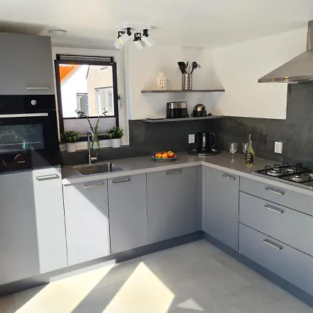 76 Op Recreatiepark De Wielen *