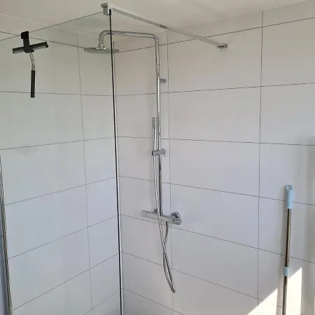 76 Op Recreatiepark De Wielen Villa