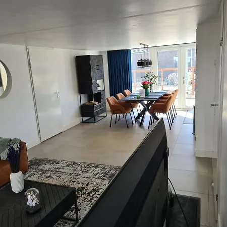 76 Op Recreatiepark De Wielen *