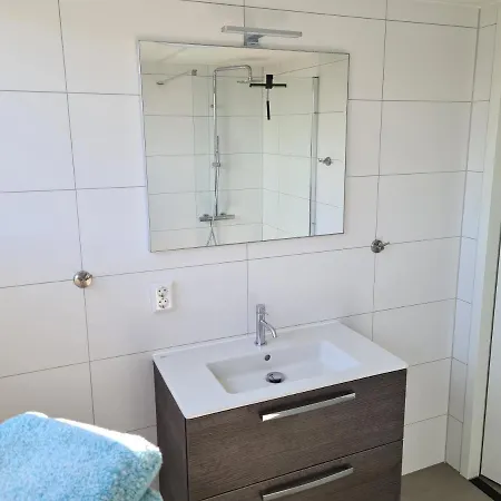 Vila 76 Op Recreatiepark De Wielen Sint Maarten