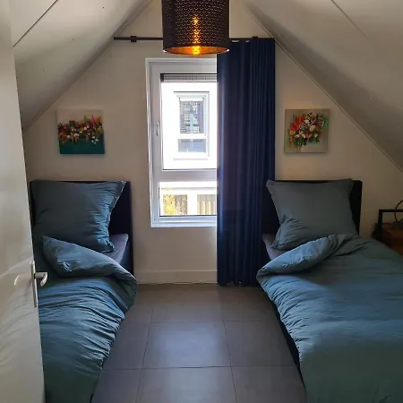 Vila 76 Op Recreatiepark De Wielen Sint Maarten