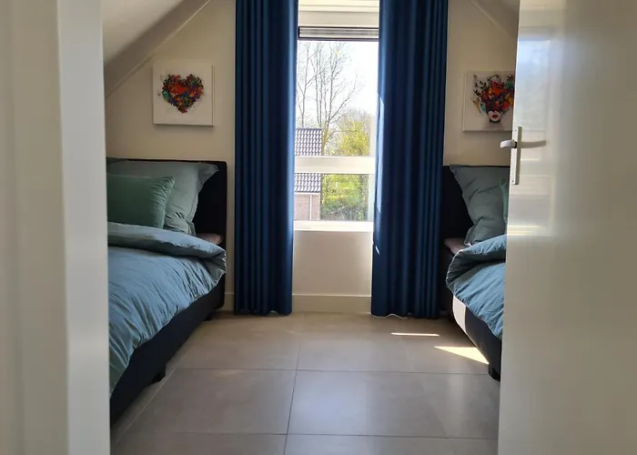 76 Op Recreatiepark De Wielen Villa *