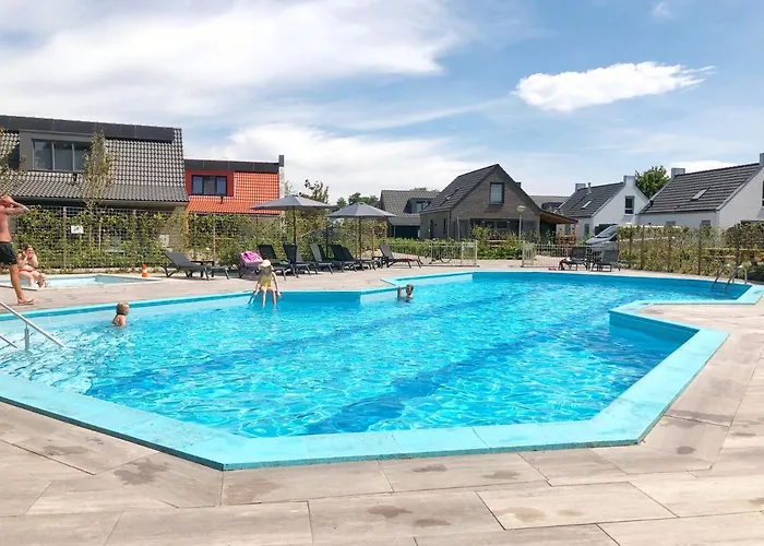 76 Op Recreatiepark De Wielen Villa